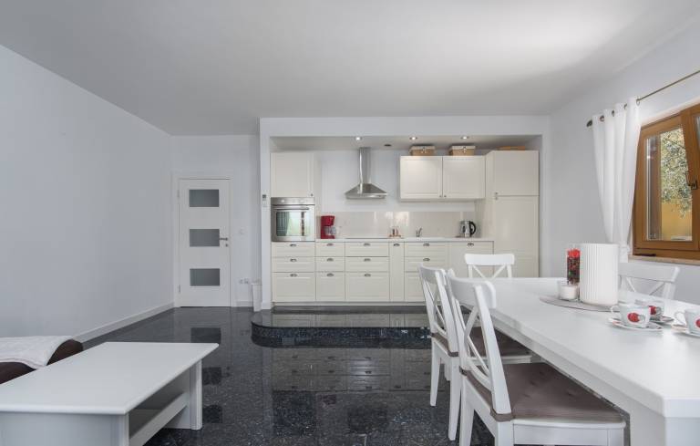 Apartment with terrace, garden & barbecue — photo 5