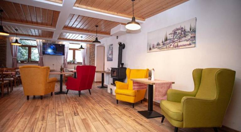 Serviced apartment with patio & yard — photo 4