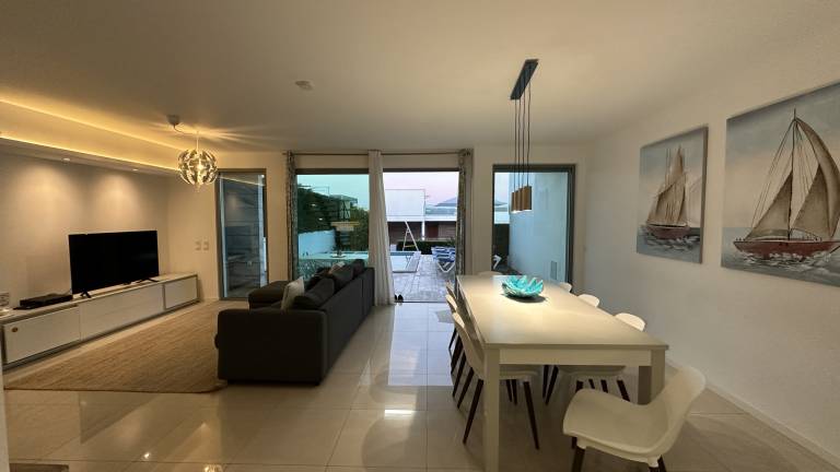Villa with BBQ, private pool & yard — photo 2