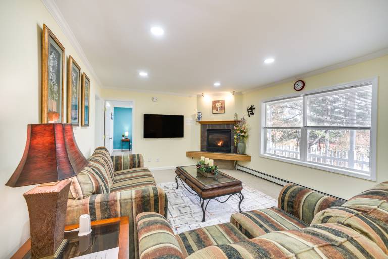 Cozy Lake Luzerne Home 1 Mi to Wayside Beach