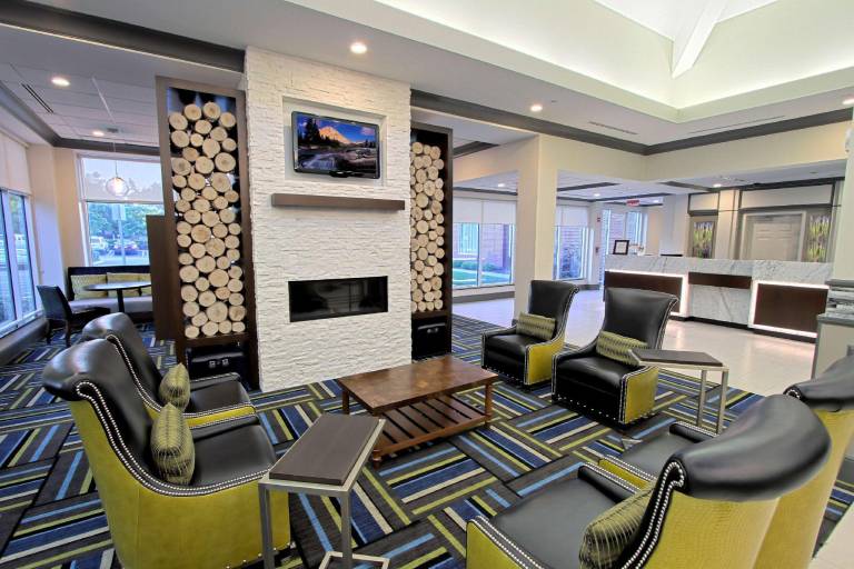 Hilton Garden Inn Westbury — photo 3