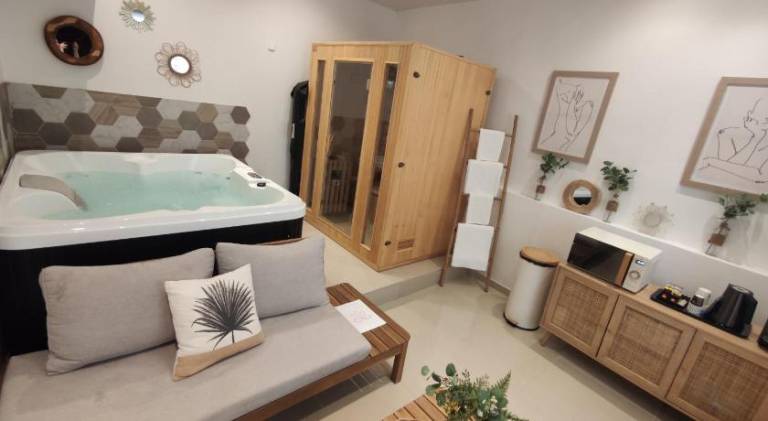 Lovely rental apartment with hot tub | Pet-friendly — photo 2