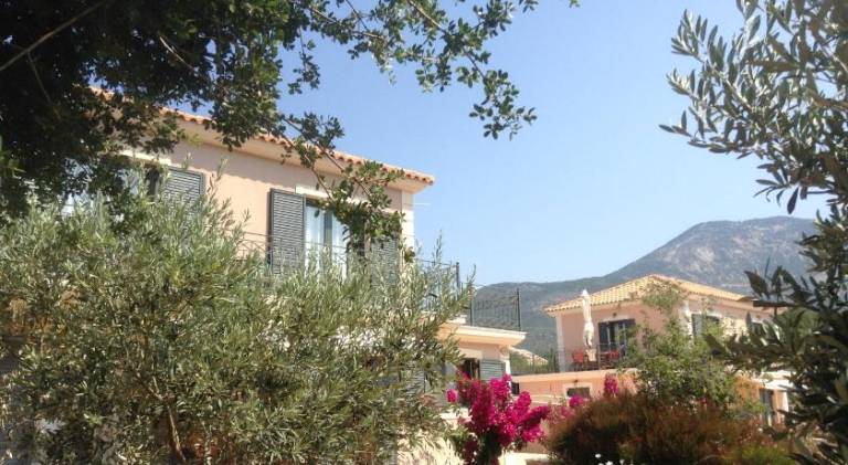 Rental apartment with terrace, grill & garden in Kefalonia