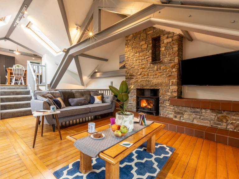 Beautiful cottage with barbecue, yard & hot tub | Pets allowed — photo 4