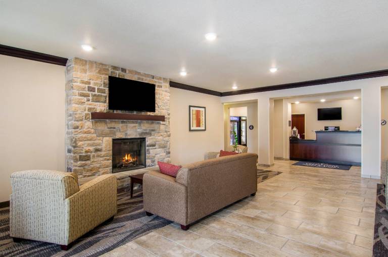 Cobblestone Hotel & Suites - Torrington — photo 2