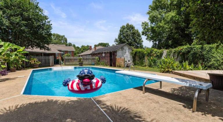 Vacation home with pool | Good for workation | Dogs allowed in Montgomery