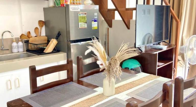 Room with Queen Bed For Couple 7 mins away to Canigaran Beach 10mins away to Airport 5mins away from — photo 4