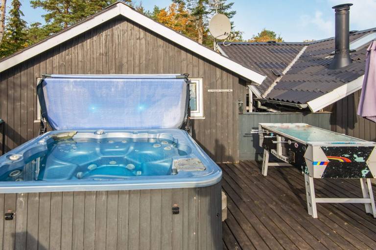 House with terrace, pool & barbeque — photo 4