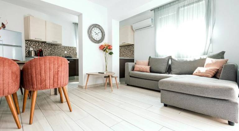 Beautiful rental apartment with yard, patio & barbecue | Beach nearby | Pet-friendly in Kavala