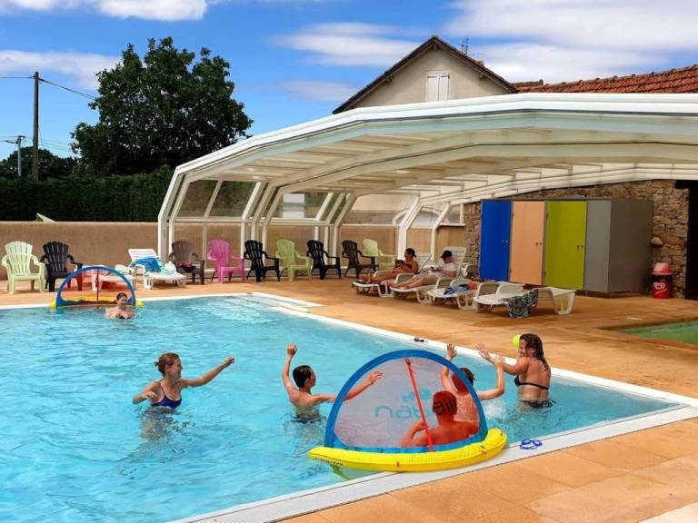 Child-friendly camping suite with heated pool | Pets are welcome — photo 2