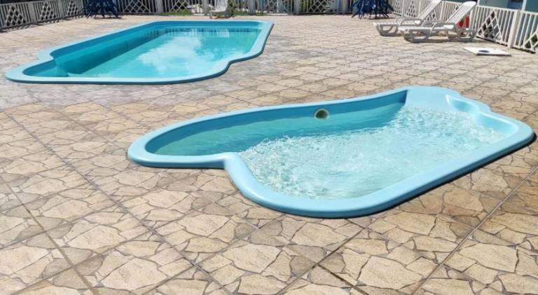 Vacation home with pool — photo 4