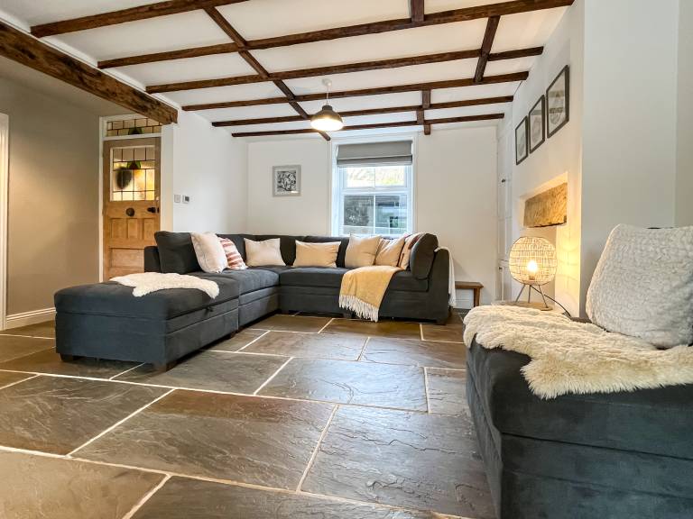 Family-friendly cottage with yard | River view | Pets are welcome — photo 3