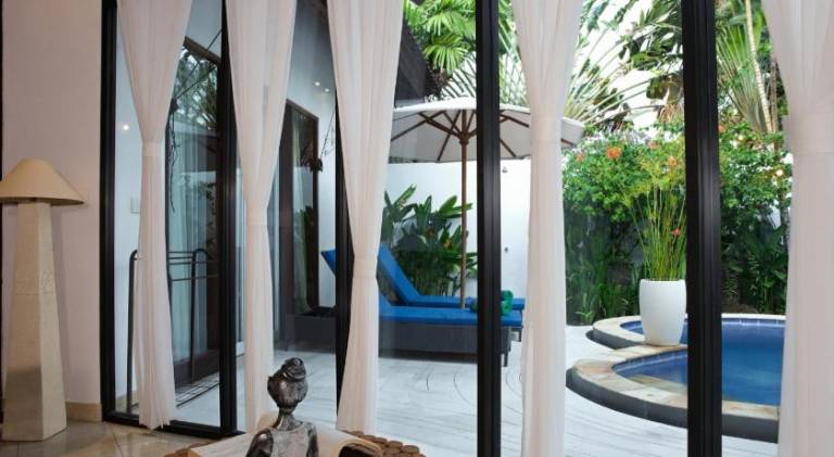 Beatrix Villa Seminyak with Private Pool & Garden — photo 2