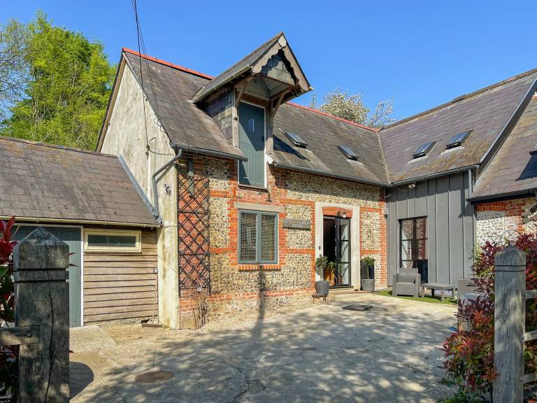 Little Hewish Barn