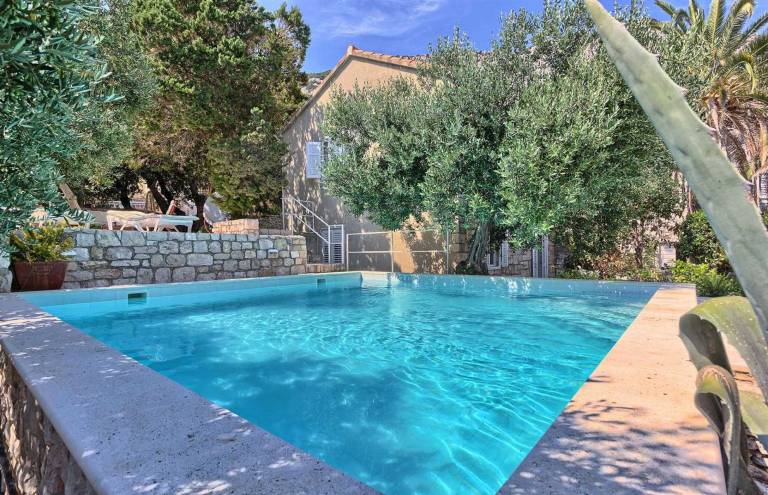 Casa Garden - six bedroom house for 12 guests, heated pool and close to beaches by MyWaycation — photo 4
