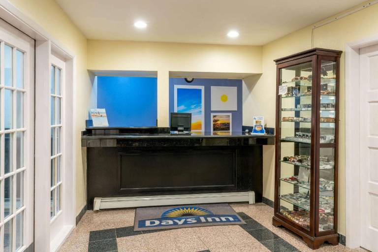 Days Inn by Wyndham Grants — photo 3