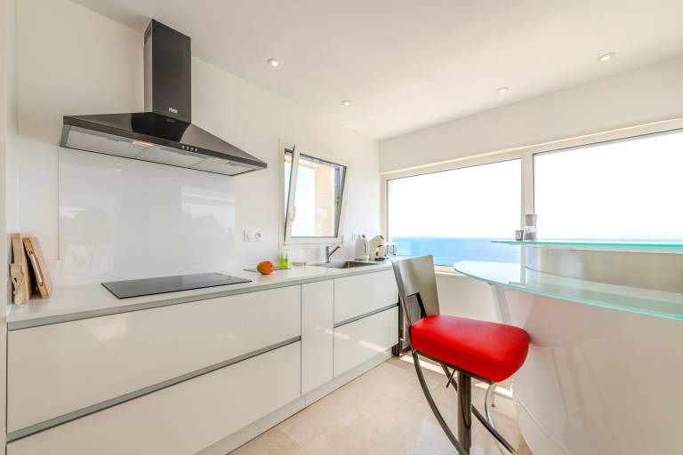 Villa with terrace, private pool & yard | Sea view — photo 5