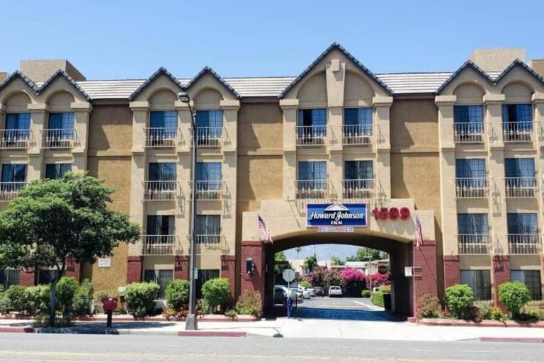 Howard Johnson by Wyndham Pasadena
