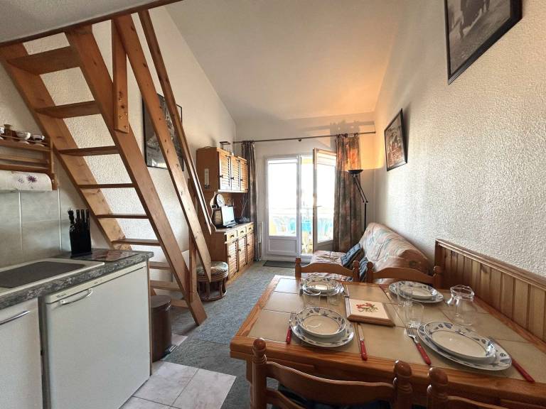 Cozy Studio with Mezzanine, Balcony & Garage, 200m from Beach - Sleeps 4 - Saint-Hilaire-de-Riez — photo 3
