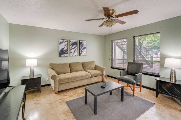 Apartment Knox / Henderson