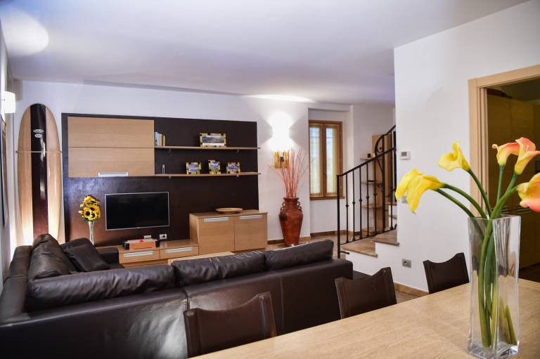 Apartment with jacuzzi & terrace | City view — photo 4