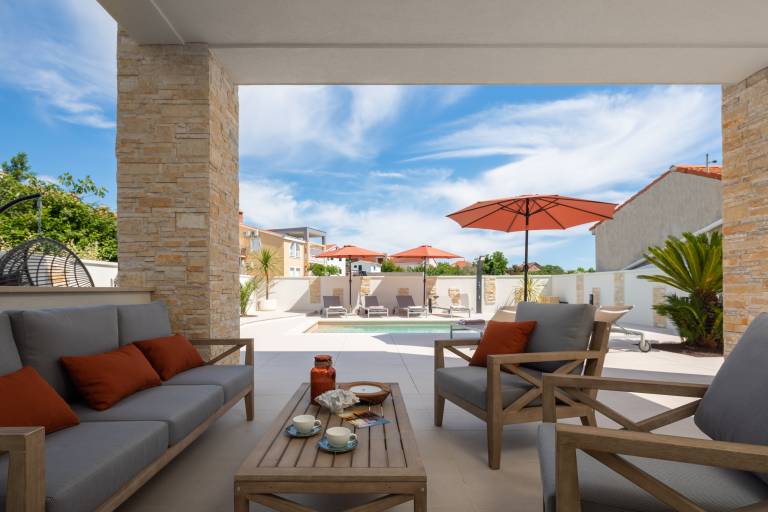 Child-friendly villa with yard, patio & private pool | Pets allowed — photo 5