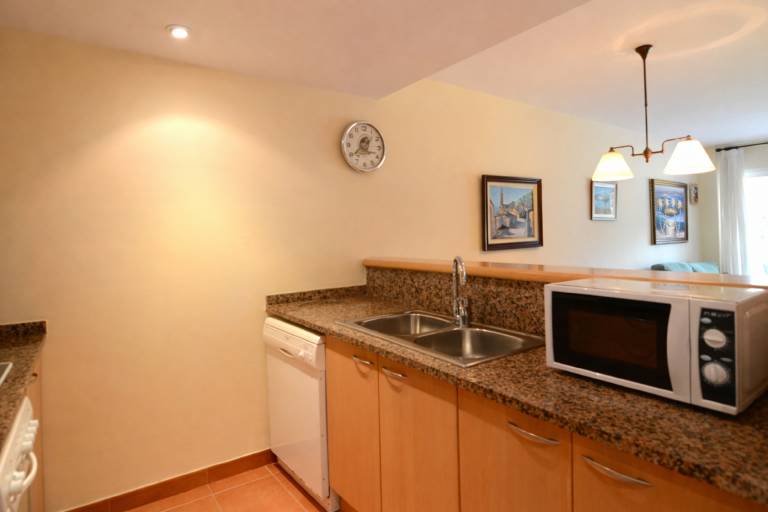 Apartment with terrace, pool & yard | Pets are welcome — photo 5