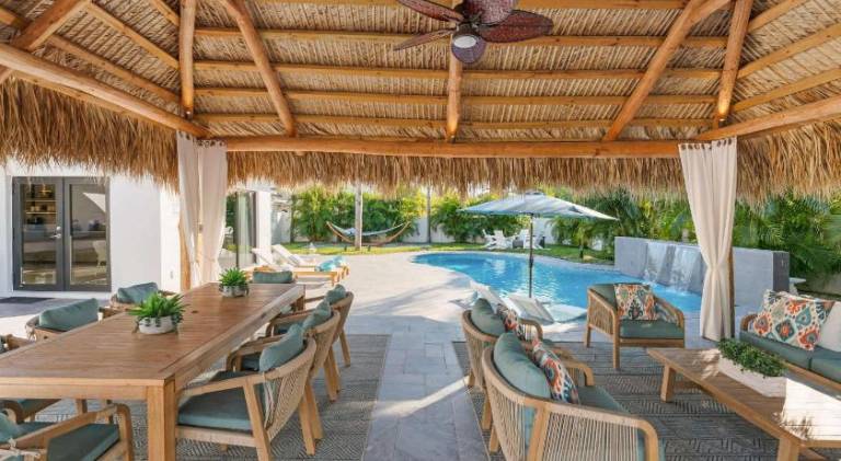 Vacation home with pool — photo 5
