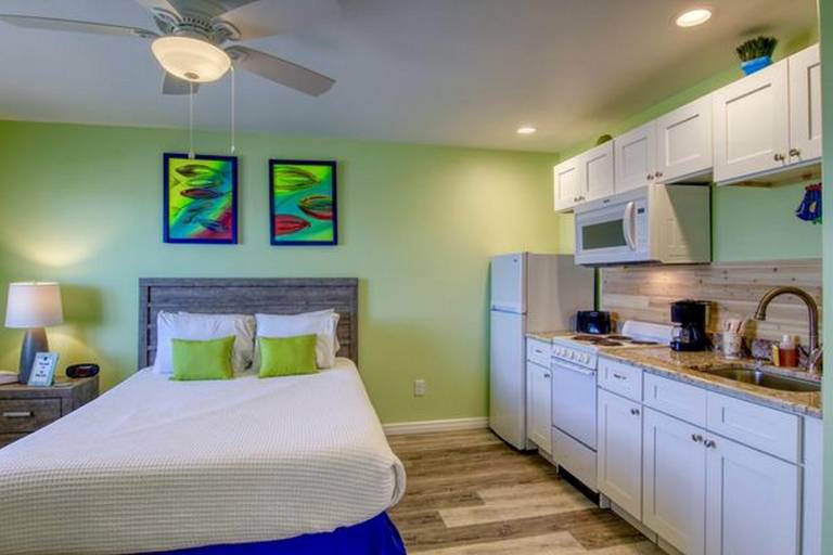 Condo with garden & pool — photo 3