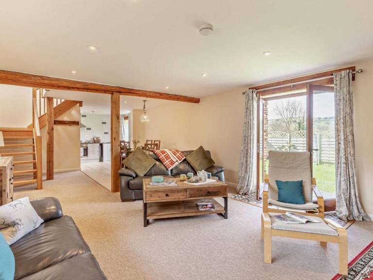 Fully equipped cottage with hot tub & yard | Pets are welcome — photo 3