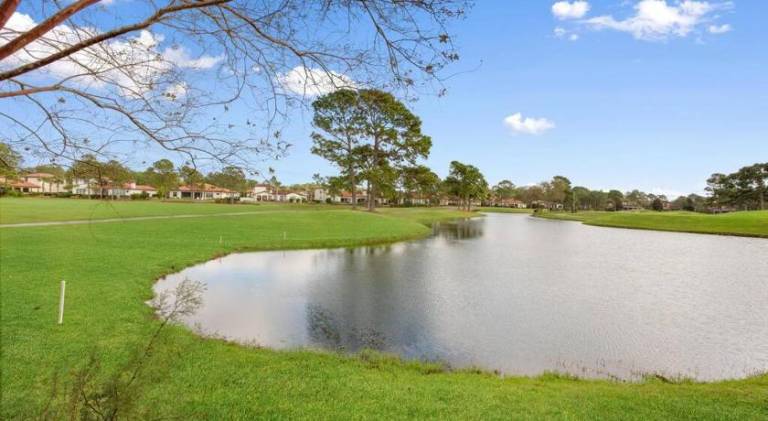 Vacation home with pool in Miramar, FL