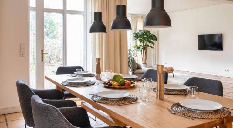 Holiday apartment with yard & patio — photo 2