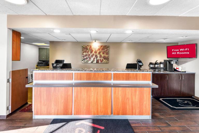 Red Roof Inn Indianapolis North - College Park — photo 2