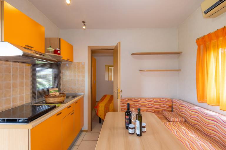 Bungalow 'Stella 1' with Shared Pool, Private Terrace and Air Conditioning — photo 4