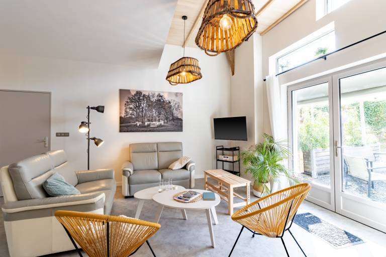 Cottage 'La Grange Du Vallon D'estivaux' with Lake View, Shared Pool and Wi-Fi in Gaillard