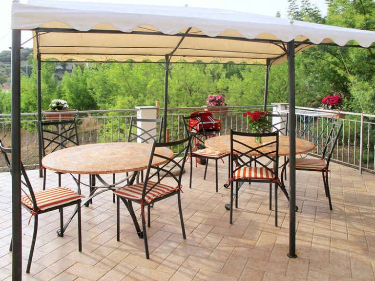 Beautiful rental apartment with garden, hot tub & pool | Pets allowed — photo 5