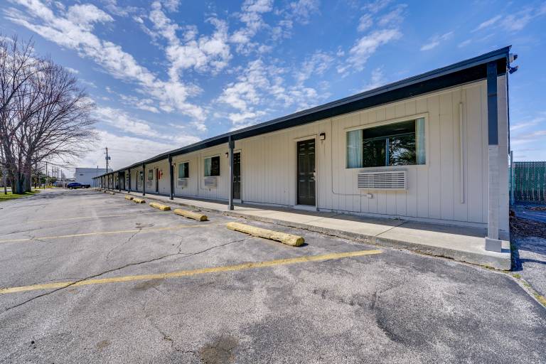 1 Mi to Riverfront: Walkable Port Huron Studio — photo 4