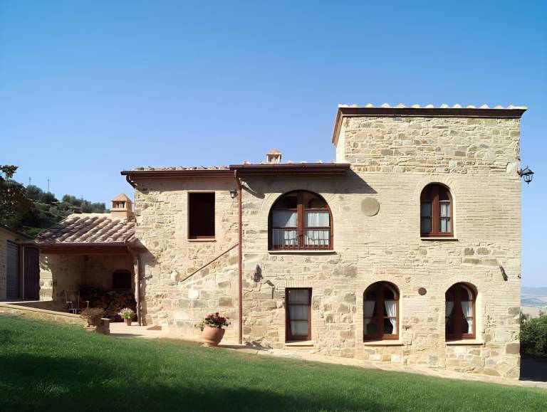 Farm with terrace, yard & barbecue in Montalcino