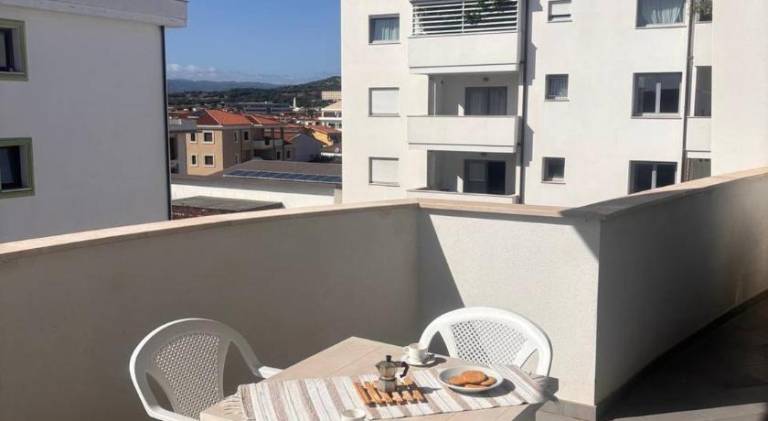 House with 2 rooms for 6 persons in Olbia