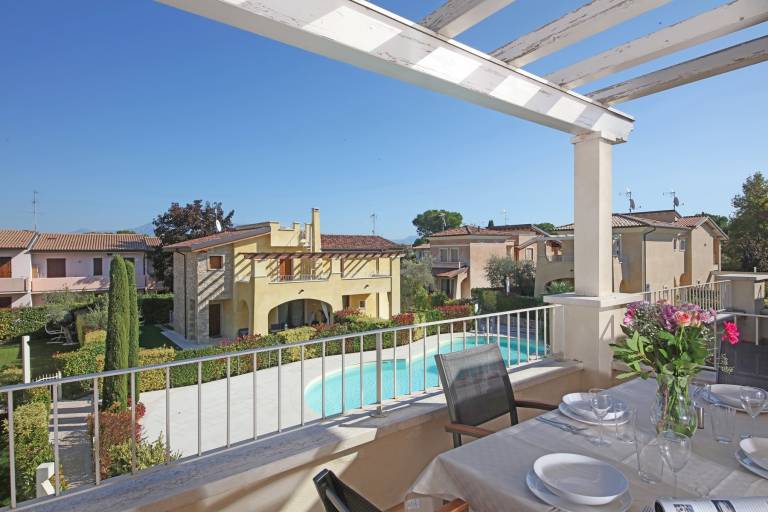 Apartment with pool in San Felice del Benaco