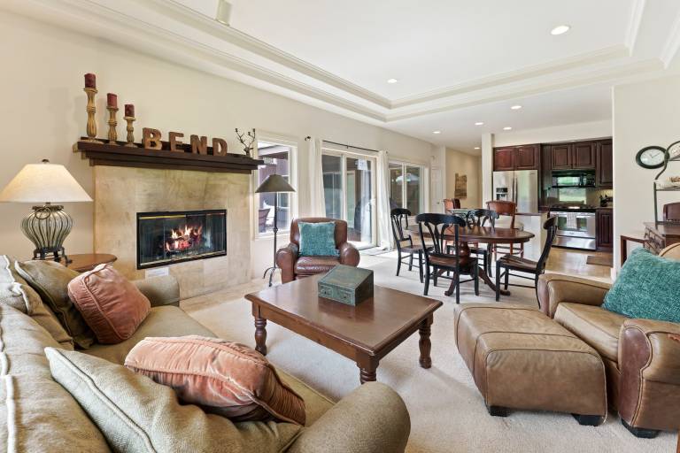 Villa 5 - Hot Tub, Golf Course Views, Large Deck, Quiet and Peaceful in Broken Top — photo 2