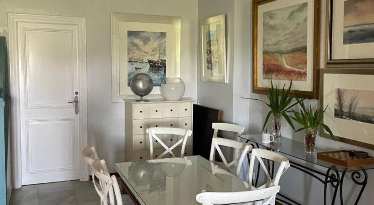 Rental apartment with patio — photo 3