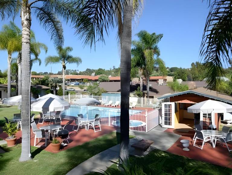 Fallbrook Country Inn — photo 2