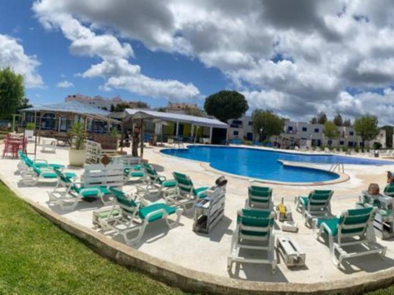 Charming Alvor Flat with Pool and Air Conditioning in Portimão