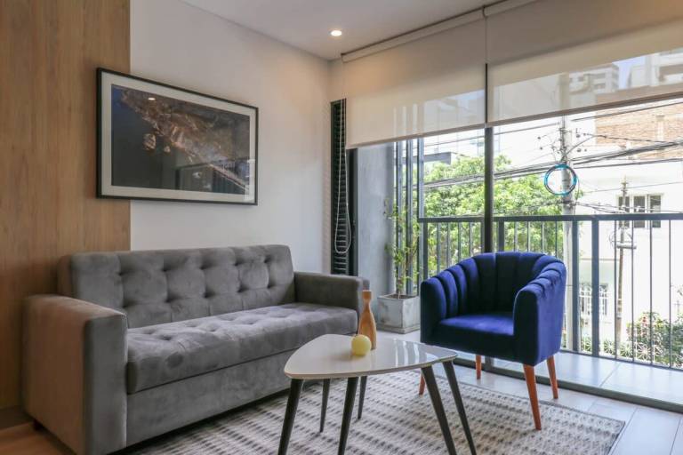 w Homey 3BR with Balcony in Premium Miraflores