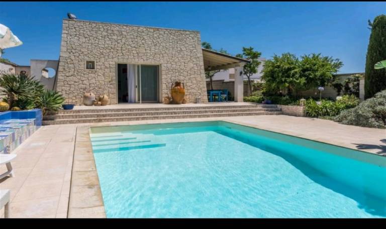 Villa with barbecue, yard & private pool | Garden view — photo 2