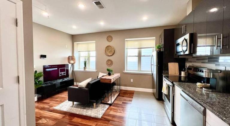 Rental apartment | Next to Love Park — photo 3