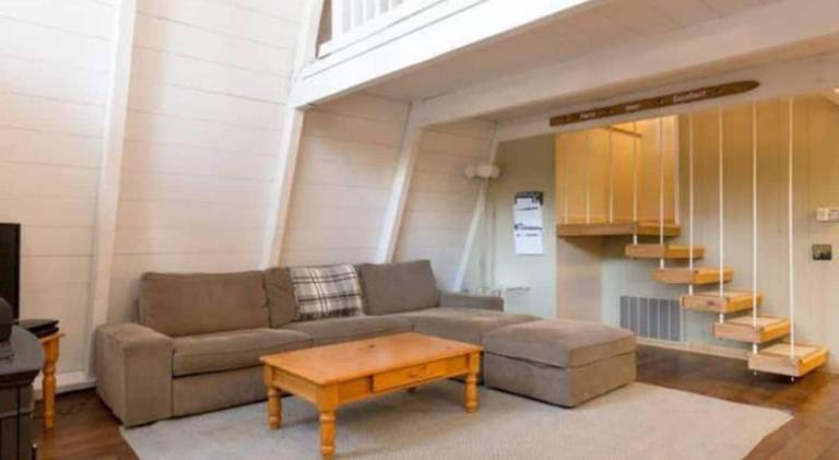 Fully equipped ample vacation home with BBQ, hot tub & pool | Good for workation | Pet-friendly — photo 2