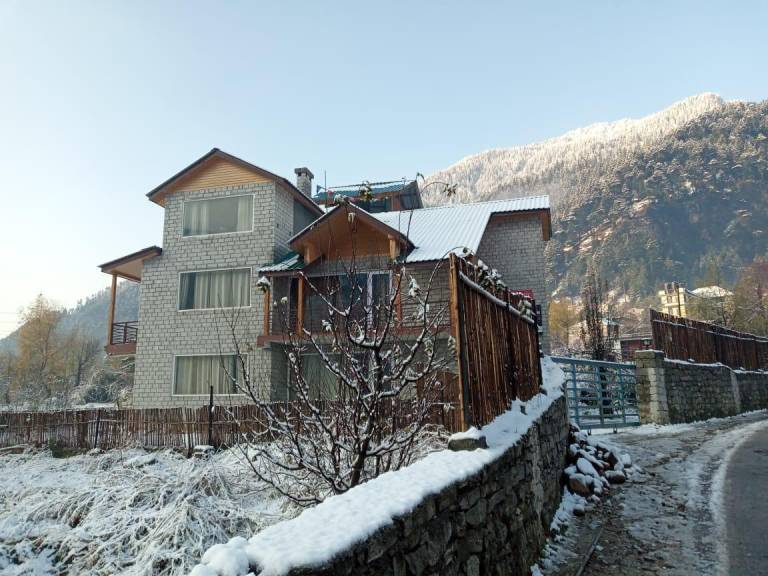 Pleasant villa with yard | Suitable for remote work | Pets allowed in Manali