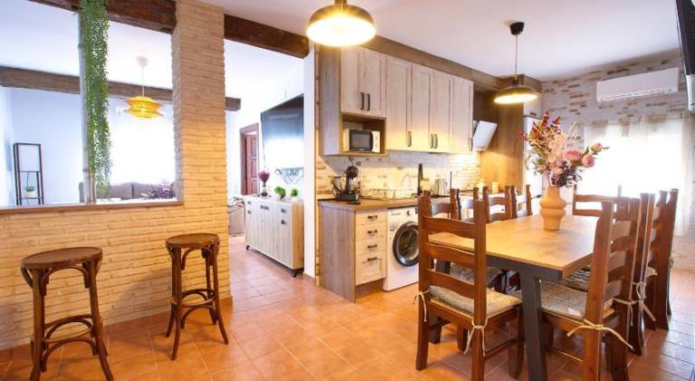 Beautiful house with grill, terrace & hot tub | Pets are welcome — photo 4